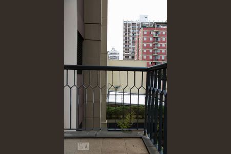 Varanda da sala de apartamento para alugar com 3 quartos, 82m² em Vila Nova Conceição, São Paulo