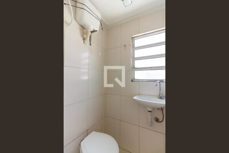 Casa à venda com 125m², 2 quartos e 2 vagas Casa à venda com 125m², 2 quartos e 2 vagasBanheiro da Edícula