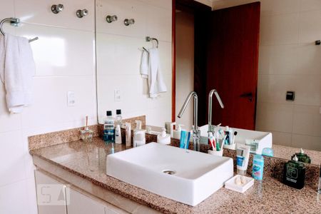 Apartamento para alugar com 230m², 4 quartos e 3 vagasBanheiro 3