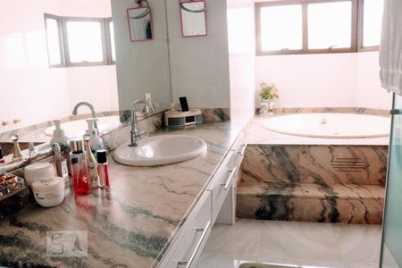 Apartamento para alugar com 230m², 4 quartos e 3 vagasBanheiro 1