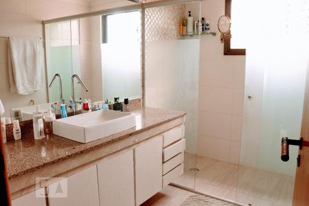 Apartamento para alugar com 230m², 4 quartos e 3 vagasBanheiro 3