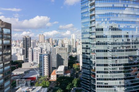 Vista Closet Suíte 1 de apartamento para alugar com 2 quartos, 169m² em Itaim Bibi, São Paulo