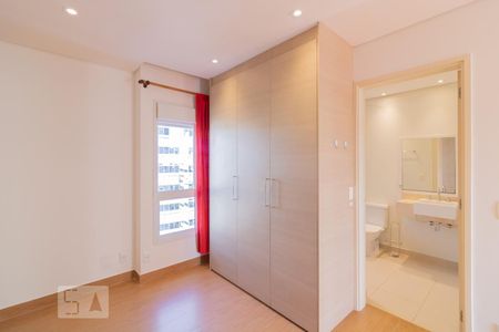 Closet Suíte 1 de apartamento para alugar com 2 quartos, 169m² em Itaim Bibi, São Paulo