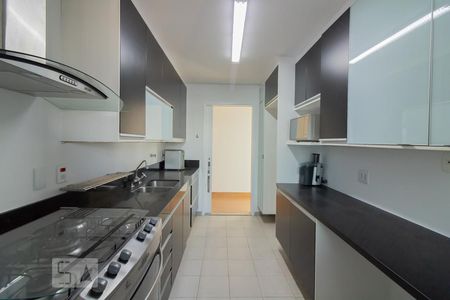 Apartamento para alugar com 169m², 2 quartos e 3 vagasCozinha