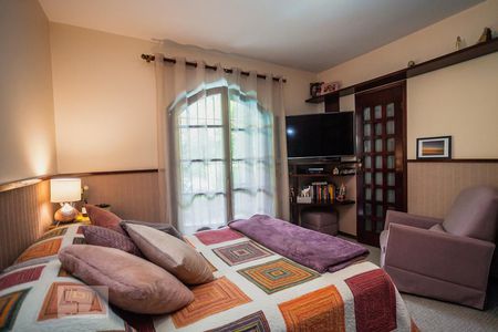 Casa à venda com 300m², 4 quartos e 5 vagasSuíte Master