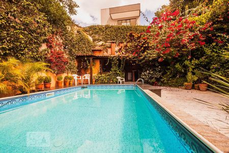 Casa à venda com 300m², 4 quartos e 5 vagasÁrea Externa