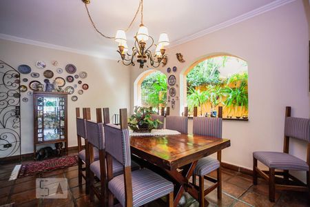 Sala de casa à venda com 4 quartos, 300m² em Jardim Leonor, São Paulo