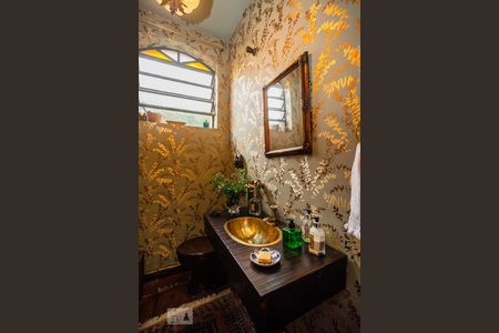 Casa à venda com 300m², 4 quartos e 5 vagasLavabo