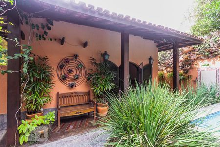 Casa à venda com 300m², 4 quartos e 5 vagasÁrea Externa