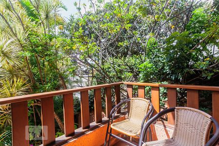 Varanda de casa à venda com 4 quartos, 300m² em Jardim Leonor, São Paulo