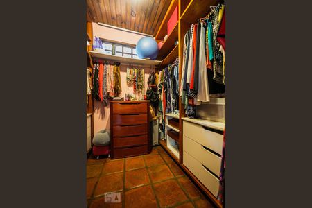 Casa à venda com 300m², 4 quartos e 5 vagasCloset