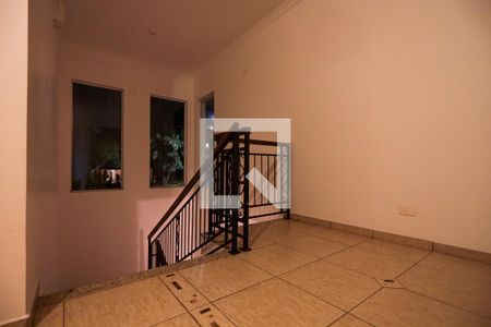 Casa de condomínio para alugar com 350m², 4 quartos e 2 vagasEscada