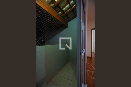 Casa de condomínio para alugar com 350m², 4 quartos e 2 vagasSuíte 2 varanda 