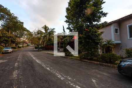 Casa de condomínio para alugar com 350m², 4 quartos e 2 vagasFachada 