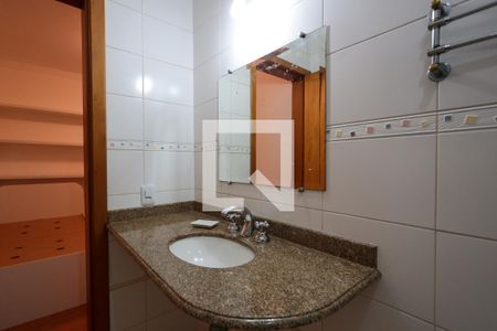 Casa de condomínio para alugar com 350m², 4 quartos e 2 vagasSuíte 3 banheiro 