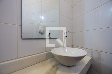 Casa de condomínio para alugar com 350m², 4 quartos e 2 vagasBanheiro de Serviço