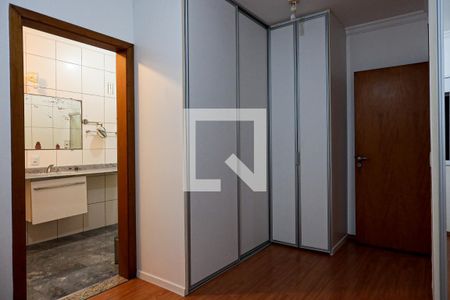 Casa de condomínio para alugar com 350m², 4 quartos e 2 vagasSuíte 2