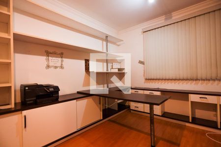 Casa de condomínio para alugar com 350m², 4 quartos e 2 vagasEscritório 