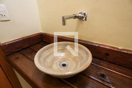 Casa de condomínio para alugar com 350m², 4 quartos e 2 vagasLavabo 