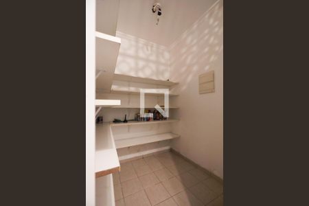 Casa de condomínio para alugar com 350m², 4 quartos e 2 vagasQuarto de Serviçoo 