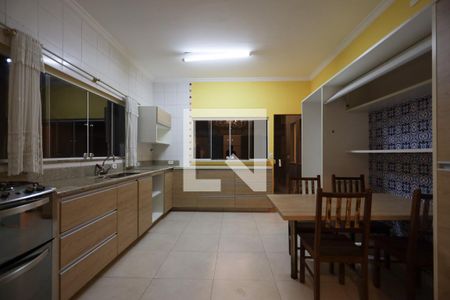 Casa de condomínio para alugar com 350m², 4 quartos e 2 vagasCozinha 