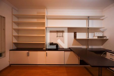 Casa de condomínio para alugar com 350m², 4 quartos e 2 vagasEscritório 