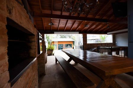 Casa de condomínio para alugar com 350m², 4 quartos e 2 vagasParte externa 