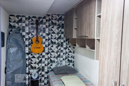 Casa à venda com 150m², 5 quartos e 2 vagasQuarto 3 - Fundos