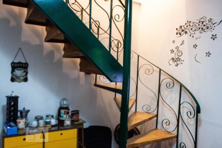 Casa à venda com 150m², 5 quartos e 2 vagasSala - Fundos