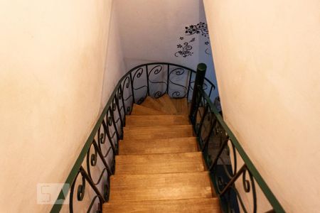 Casa à venda com 150m², 5 quartos e 2 vagasEscada