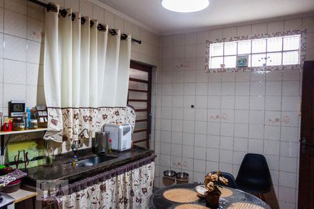 Casa à venda com 150m², 5 quartos e 2 vagasCozinha - Fundos