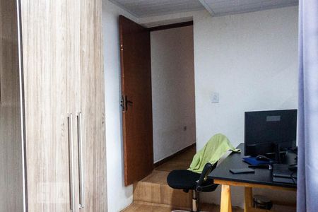 Casa à venda com 150m², 5 quartos e 2 vagasQuarto 3 - Fundos