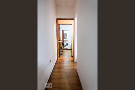 Casa à venda com 150m², 5 quartos e 2 vagasCorredor