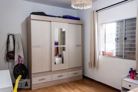 Casa à venda com 150m², 5 quartos e 2 vagasQuarto 2 - Fundos