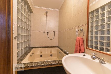 Apartamento para alugar com 112m², 3 quartos e 1 vaga Apartamento para alugar com 112m², 3 quartos e 1 vagaBanheiro da suite