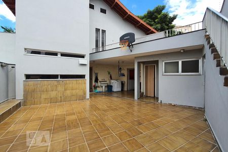 Casa para alugar com 780m², 4 quartos e 2 vagas Casa para alugar com 780m², 4 quartos e 2 vagasQuintal