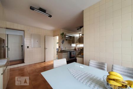 Casa para alugar com 780m², 4 quartos e 2 vagas Casa para alugar com 780m², 4 quartos e 2 vagasCozinha