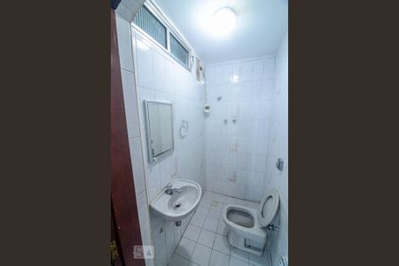 Casa à venda com 246m², 3 quartos e 4 vagasBanheiro da garagem