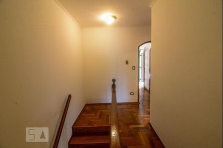 Casa à venda com 246m², 3 quartos e 4 vagasEscadas