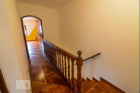 Casa à venda com 246m², 3 quartos e 4 vagasEscadas