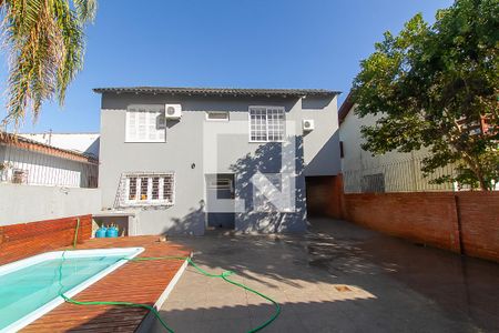 Casa à venda com 270m², 3 quartos e 3 vagas Casa à venda com 270m², 3 quartos e 3 vagasQuintal