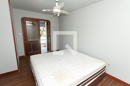 Casa à venda com 270m², 3 quartos e 3 vagas Casa à venda com 270m², 3 quartos e 3 vagasSuíte