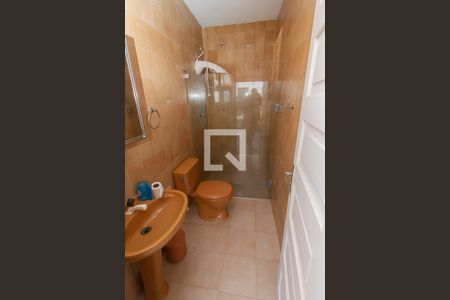 Casa à venda com 270m², 3 quartos e 3 vagas Casa à venda com 270m², 3 quartos e 3 vagasBanheiro de Serviço