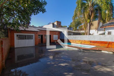 Casa à venda com 270m², 3 quartos e 3 vagas Casa à venda com 270m², 3 quartos e 3 vagasQuintal