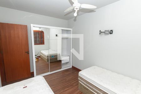 Casa à venda com 270m², 3 quartos e 3 vagas Casa à venda com 270m², 3 quartos e 3 vagasQuarto 2