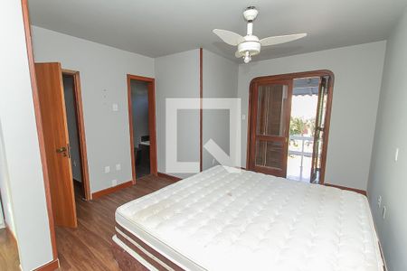 Casa à venda com 270m², 3 quartos e 3 vagas Casa à venda com 270m², 3 quartos e 3 vagasSuíte