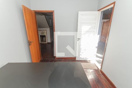 Casa à venda com 270m², 3 quartos e 3 vagas Casa à venda com 270m², 3 quartos e 3 vagasEscritório