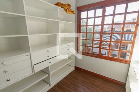 Casa à venda com 270m², 3 quartos e 3 vagas Casa à venda com 270m², 3 quartos e 3 vagasCloset da suíte