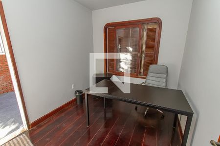 Casa à venda com 270m², 3 quartos e 3 vagas Casa à venda com 270m², 3 quartos e 3 vagasEscritório