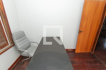 Casa à venda com 270m², 3 quartos e 3 vagas Casa à venda com 270m², 3 quartos e 3 vagasEscritório